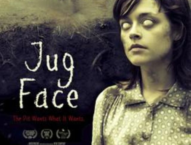 Review Film Jug Face 2013, Folk Horror Kelam Tentang Sekte, Tumbal, dan Kutukan Sumur Keramat Review Film Jug Face 2013, Folk Horror Kelam Tentang Sekte, Tumbal, dan Kutukan Sumur Keramat